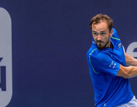 Daniil Medvedev vs. Carlos Alcaraz 2024 Wimbledon Odds, Time, and Prediction