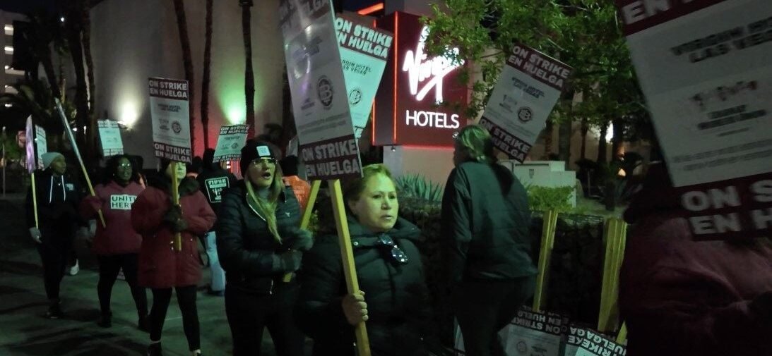 Culinary Union members picket