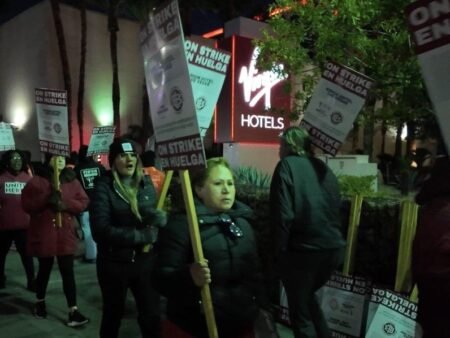 Culinary Union members picket