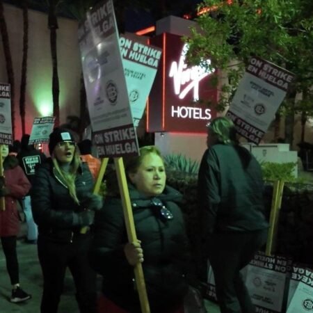 Culinary Union members picket