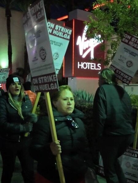 Culinary Union members picket