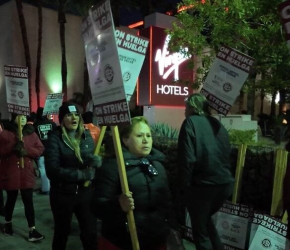 Culinary Union members picket